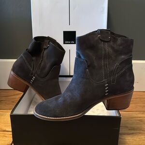 Dolce Vita Anthracite Suede boots in Grayden. Size 9.5